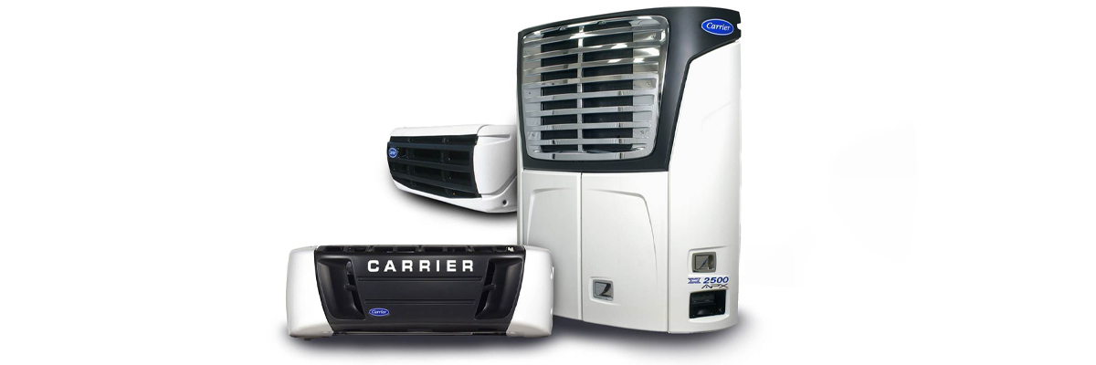 Camión refrigerado parado en la carretera.